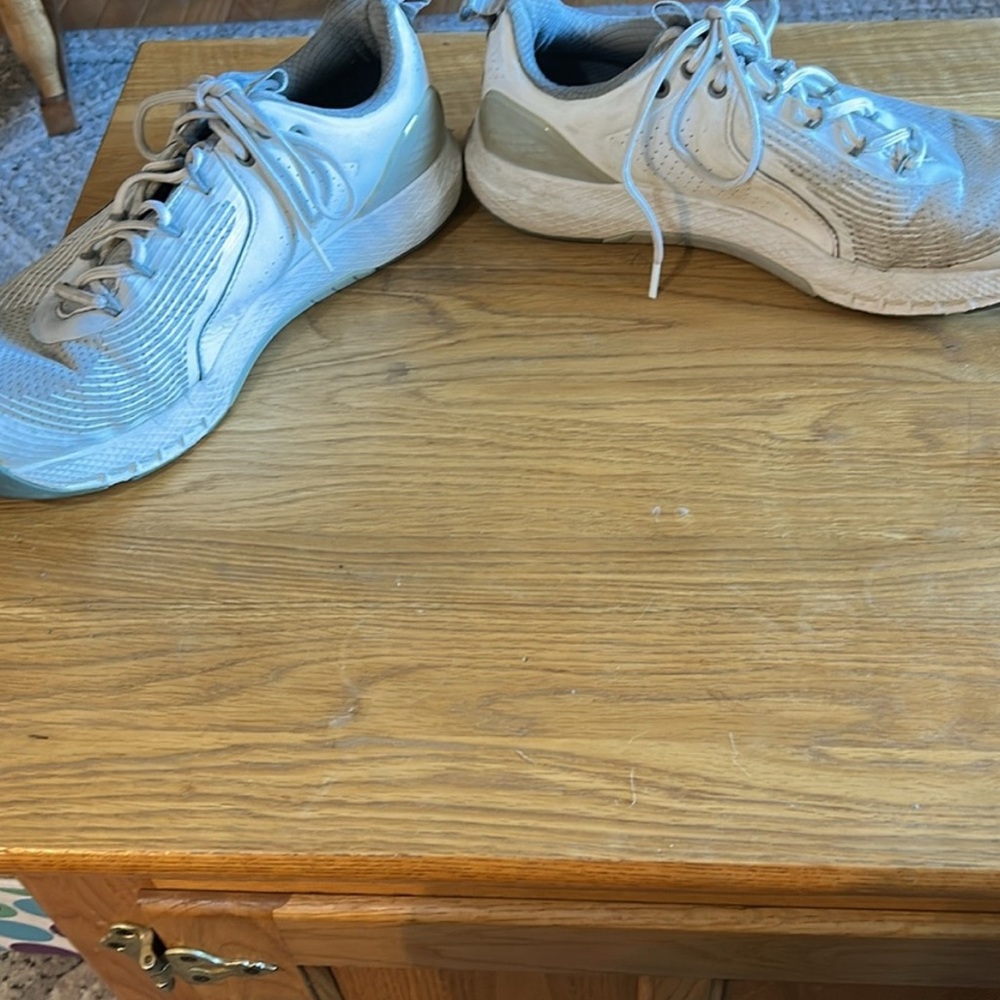 Under Armour Men's White Athletic Shoes. Size 13.